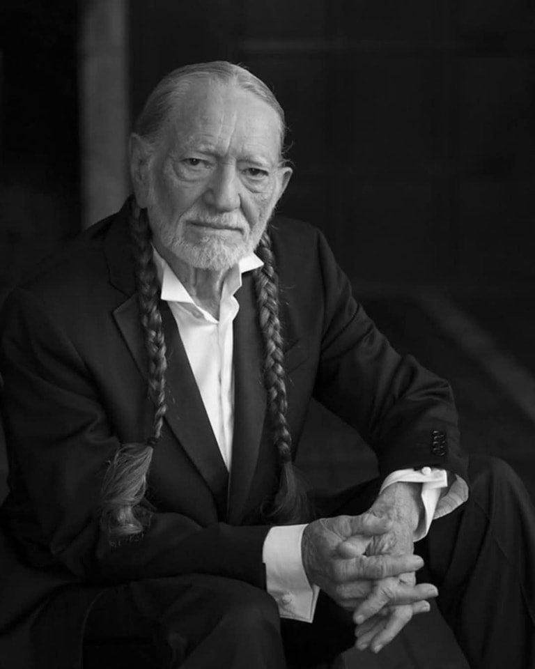Cover Image for VERY SAD NEWS: At 92, Willie Nelson’s Struggle After Losing Millions Leaves Fans in Tears