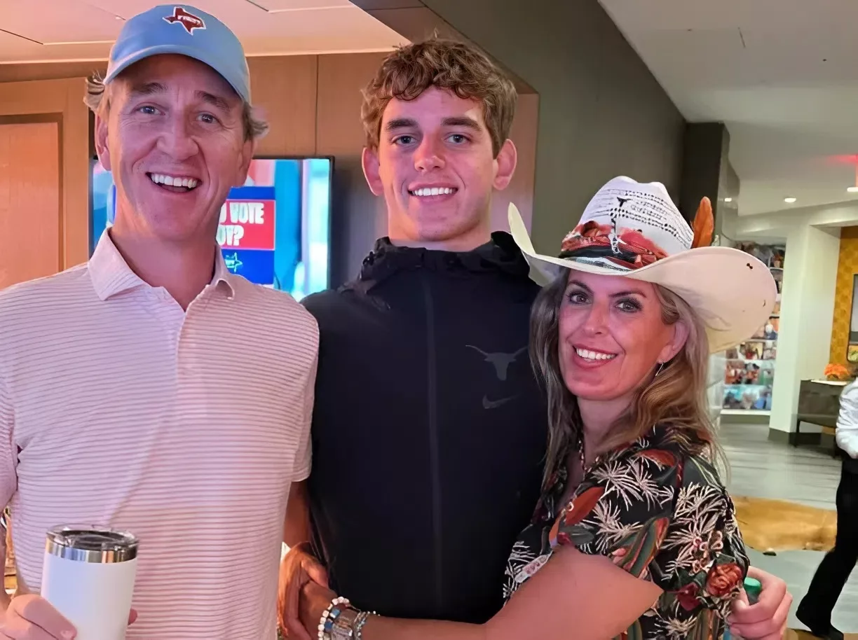 Cover Image for SAD NEWS: Texas Longhorns star Arch Manning and his family are facing heartbreaking news involving his mother â and the head coachâs reaction has left fans absolutely stunnedâŠ