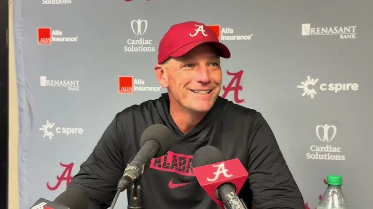 Cover Image for âThis Is What Champions Doâ: Kalen DeBoerâs Powerful Postgame Gesture After Alabamaâs Win Over South Carolina Sends the Internet Into a Frenzy