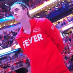 No one expected her to sing — but Caitlin Clark’s performance of the national anthem brought the entire arena to tears.