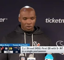 DeMeco Ryans’ Viral Postgame Gesture Redefines Leadership After Texans’ Playoff Exit