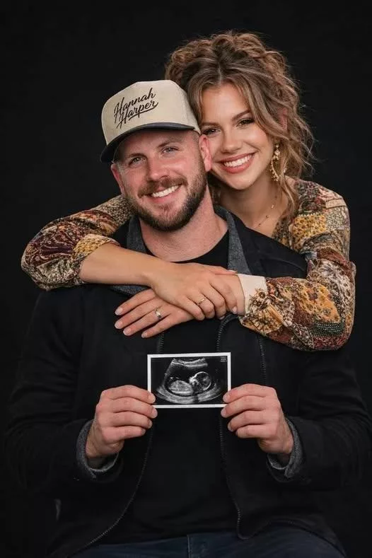 Cover Image for 🎉 Congratulations! Hannah Harper and Her Husband Share Joyful Personal News The couple, Hannah Harper — a rising voice from American Idol — and her husband, have reportedly received wonderful news as they are eight weeks into an exciting twin pregnancy.