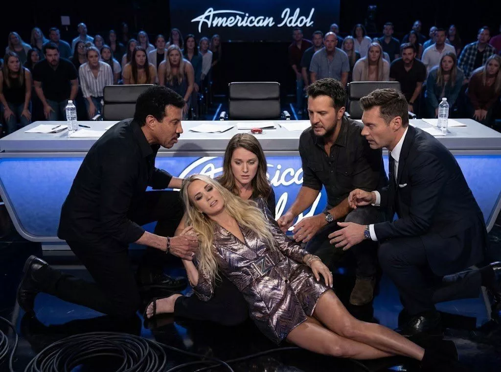 Cover Image for “Panic at American Idol 2026! The secretary of Carrie Underwood rushed to assist her after a sudden medical emergency