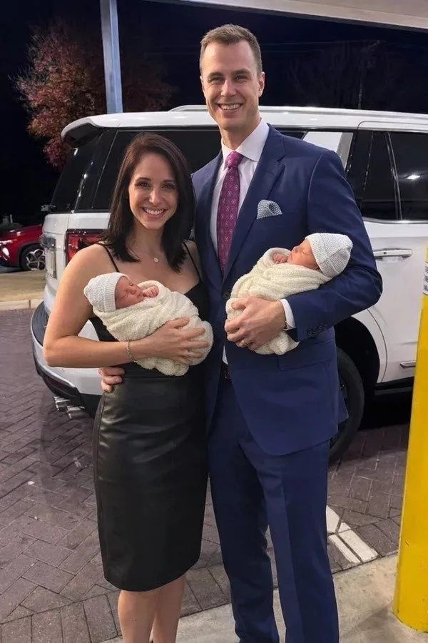 Cover Image for 🚨 ABSOLUTELY HEART-MELTING: Jon Scheyer & Wife Reveal Secret Twin Birth — Names Leave Duke Blue Devils Fans in Emotional Shock 🟣⚡