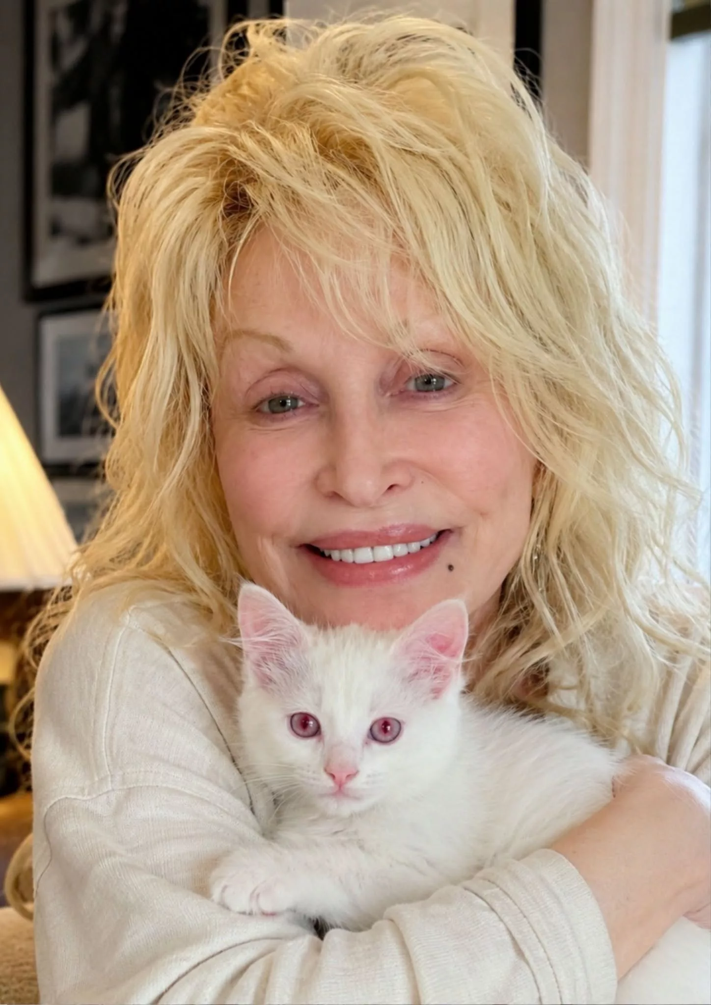 Cover Image for “SHE SPENT A LIFETIME HEALING HEARTS WITH HER MUSIC—NOW THE WORLD IS HOLDING ITS BREATH AS DOLLY PARTON FACES HER MOST EMOTIONAL CHAPTER YET, AND MILLIONS OF FANS ARE RUSHING TO REMIND HER SHE IS NOT ALONE