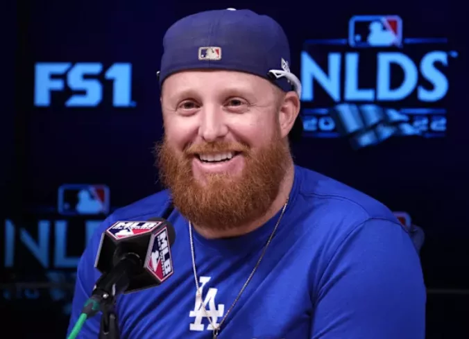 Cover Image for GREAT MOMENT: Dodgers Legend “Returns Home,” Signs One-Day Contract to Retire in Los Angeles Uniform at Age 41 After an Unhappy Period with Toros: “Dodgers Will Always Be My Home”