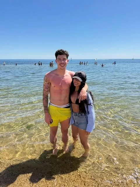 Cover Image for BREAKING NEWS: Jordan Bos’ girlfriend, Tash Egger, has sent social media into a frenzy with her latest beach photos, where she poses in a pink bikini, showing off a stunning figure unlike anything fans have seen from her before.