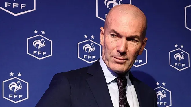 Cover Image for Une Nouvelle Ère sous le Signe de la Rupture : Zidane Écarte Trois Cadres Historiques des Bleus
