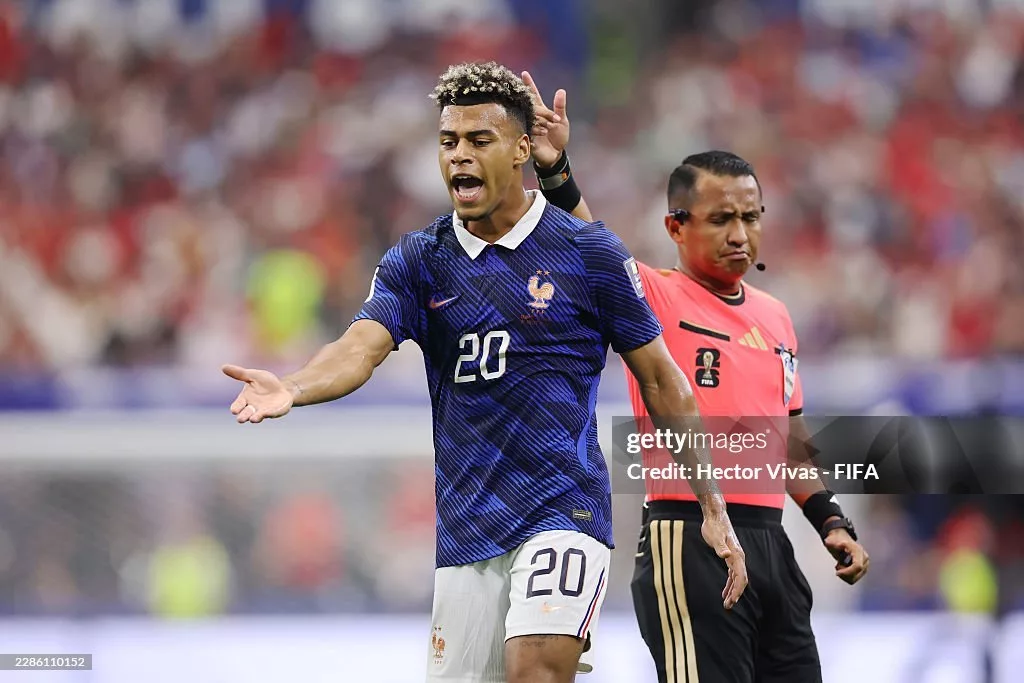 Cover Image for BOMBE À LA COUPE DU MONDE 2026 : La FIFA suspend les arbitres VAR pour comportement suspect lors de leurs fonctions ! Les décisions de la VAR qui ont coûté la défaite à la France face à l’Espagne déclenchent la colère : La Fédération Française de Football annonce une lutte acharnée jusqu’au bout, les supporters sont sous le choc.