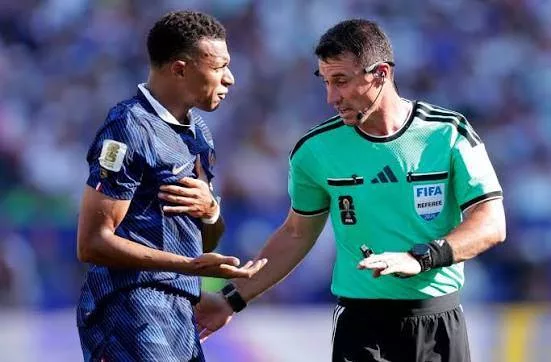 Cover Image for La FIFA frappe fort après la honte du match France-Paraguay