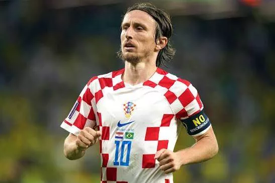 Cover Image for UDARNA VIJEST: Nitko ovo nije očekivao… Hrvatska nogometna legenda Luka Modrić upravo je dao emotivnu izjavu koja je navijače ostavila potpuno bez riječi. Ono što se dogodilo nakon toga širi se društvenim mrežama brzinom munje.