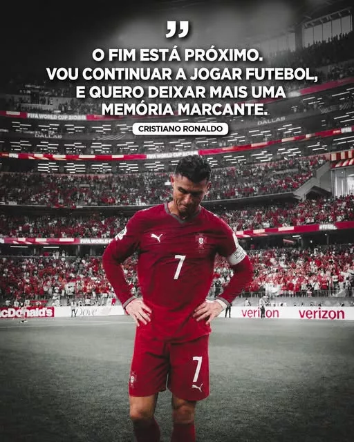 Cover Image for 🚨💔 CRISTIANO RONALDO DEIXA UMA FRASE QUE ESTÁ A DEIXAR MILHÕES DE FÃS EM ALERTA — SERÁ ESTE O ÚLTIMO CAPÍTULO? Cristiano Ronaldo terá deixado uma reflexão emocionante sobre o futuro da sua carreira, admitindo que esta época poderá ser uma das últimas em que o veremos dentro de campo. Depois de 25 anos de dedicação, sacrifícios, títulos e momentos históricos, o craque português parece já pensar seriamente na vida depois do futebol. Mas há um detalhe nas suas palavras que está a chamar particularmente a atenção. 👀 Ronaldo falou sobre viagens, família, novos projetos e até sobre o desejo de aproveitar mais o tempo longe da competição. Será que a despedida está realmente mais próxima do que imaginávamos? 🔥 A frase que está a emocionar os fãs pode esconder uma pista importante sobre o futuro de Cristiano Ronaldo.