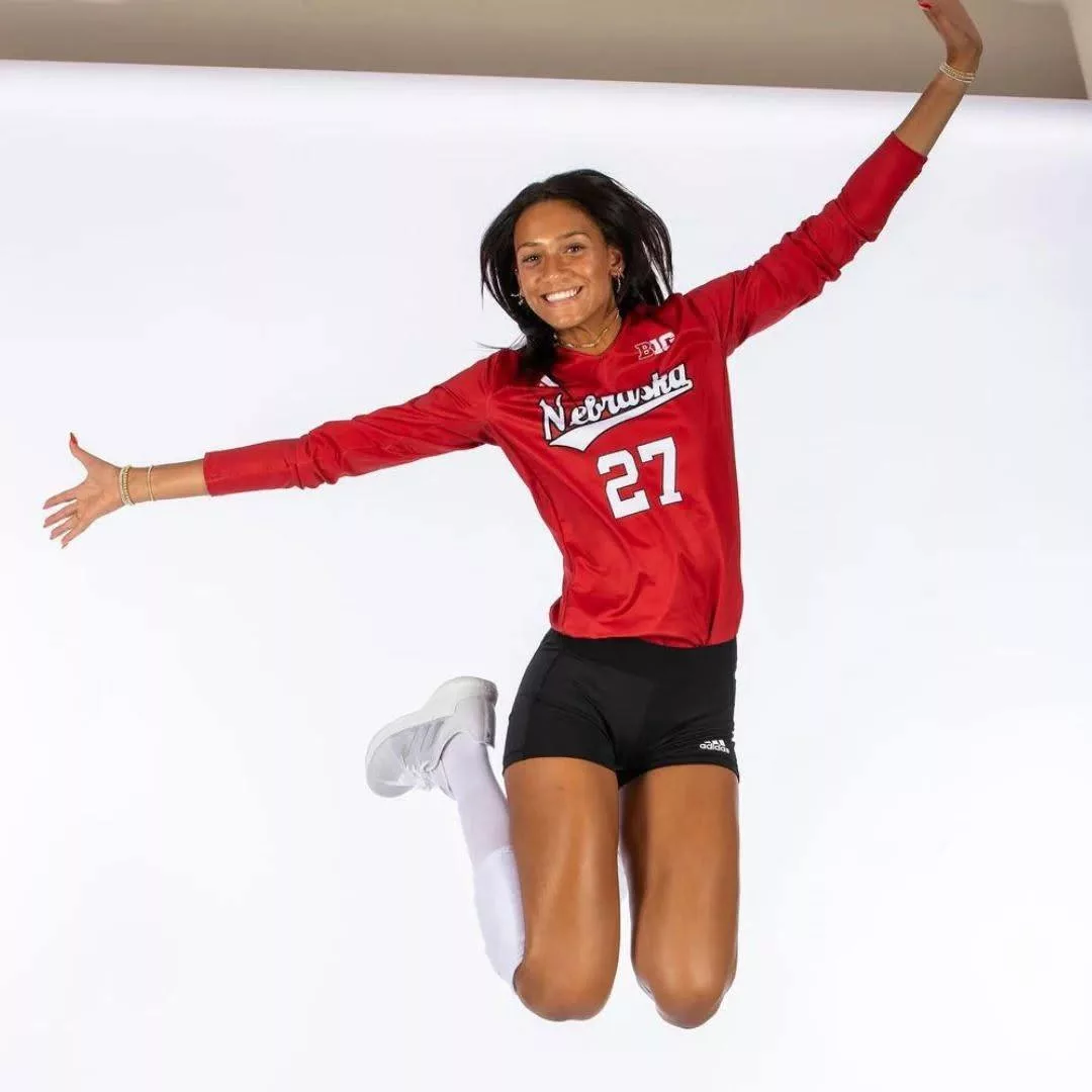 Cover Image for HOT PHOTO : Nebraska Cornhuskers volleyball star Harper Murray has social media drooling over her latest beach photos, where she poses in a black thong bikini, showcasing an unusually captivating figure unlike anything we’ve seen from her before. 👙😍