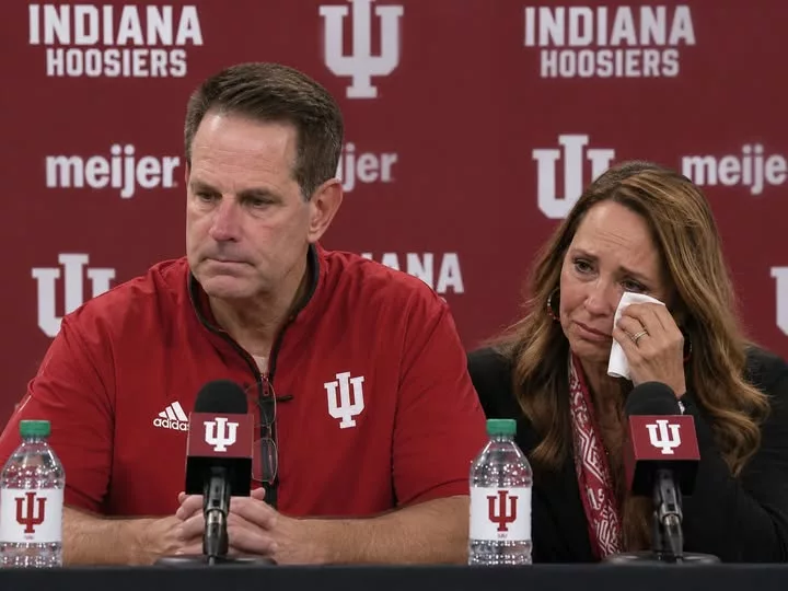 Cover Image for 💔🚨 30 MINUTES AGO IN BLOOMINGTON, INDIANA: INDIANA HOOSIERS HEAD COACH CURT CIGNETTI AND HIS WIFE, MANETTE CIGNETTI, AT THE CENTER OF AN EMOTIONAL NEW DEVELOPMENT — HOOSIERS FANS ARE STUNNED… 😳❤️🏈