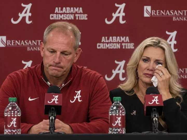 Cover Image for 💔🚨 30 MINUTES AGO IN TUSCALOOSA, ALABAMA: ALABAMA CRIMSON TIDE HEAD COACH KALEN DEBOER AND HIS WIFE, NICOLE DEBOER, AT THE CENTER OF AN EMOTIONAL NEW DEVELOPMENT — CRIMSON TIDE FANS ARE STUNNED… 😳❤️🏈