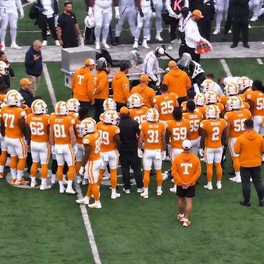 Cover Image for VERY SCARY SCENE: Tennessee Volunteers Star Placed On Spine Board After Frightening Hit [VIDEO]