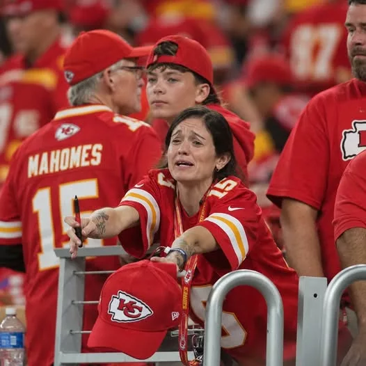 Cover Image for π¨ Female Kansas City Chiefs Fan Taken Away in Ambulance After Suffering Brutal, Bloody Fall at Arrowhead Stadium β Now Sheβs Looking for the Man Who Saved Her