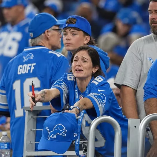 Cover Image for π¨ Female Detroit Lions Fan Taken Away in Ambulance After Suffering Brutal, Bloody Fall at Ford Field β Now Sheβs Looking for the Man Who Saved Her