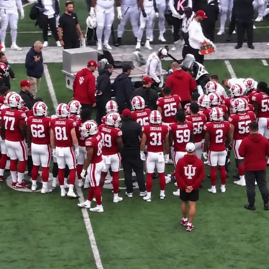 Cover Image for VERY SCARY SCENE: Indiana Hoosiers Star Placed On Spine Board After Frightening Hit [VIDEO]