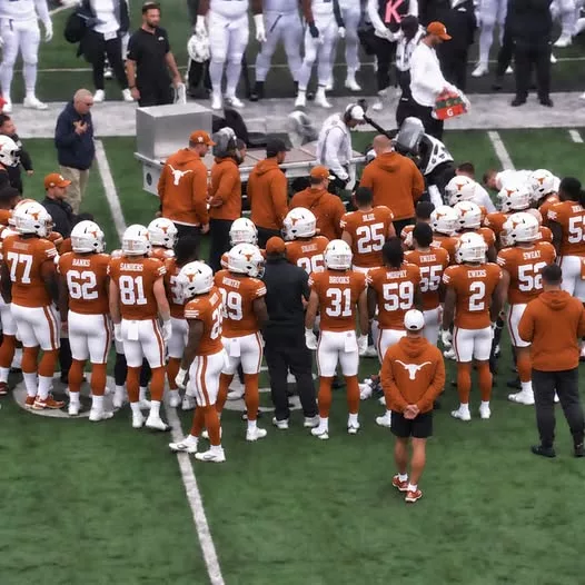 Cover Image for VERY SCARY SCENE: Texas Longhorns Star Placed On Spine Board After Frightening Hit [VIDEO]
