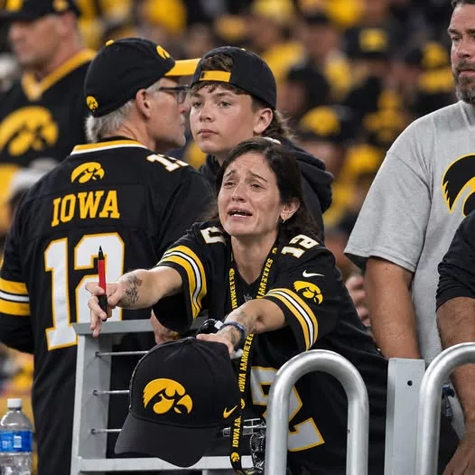 Cover Image for π¨ Female Iowa Hawkeyes Fan Taken Away in Ambulance After Suffering Brutal, Bloody Fall at Kinnick Stadium β Now Sheβs Looking for the Man Who Saved Her