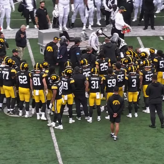 Cover Image for VERY SCARY SCENE: Iowa Hawkeyes Star Placed On Spine Board After Frightening Hit [VIDEO]