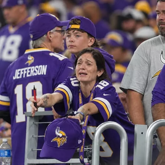Cover Image for π¨ Female Minnesota Vikings Fan Taken Away in Ambulance After Suffering Brutal, Bloody Fall at U.S. Bank Stadium β Now Sheβs Looking for the Man Who Saved Her