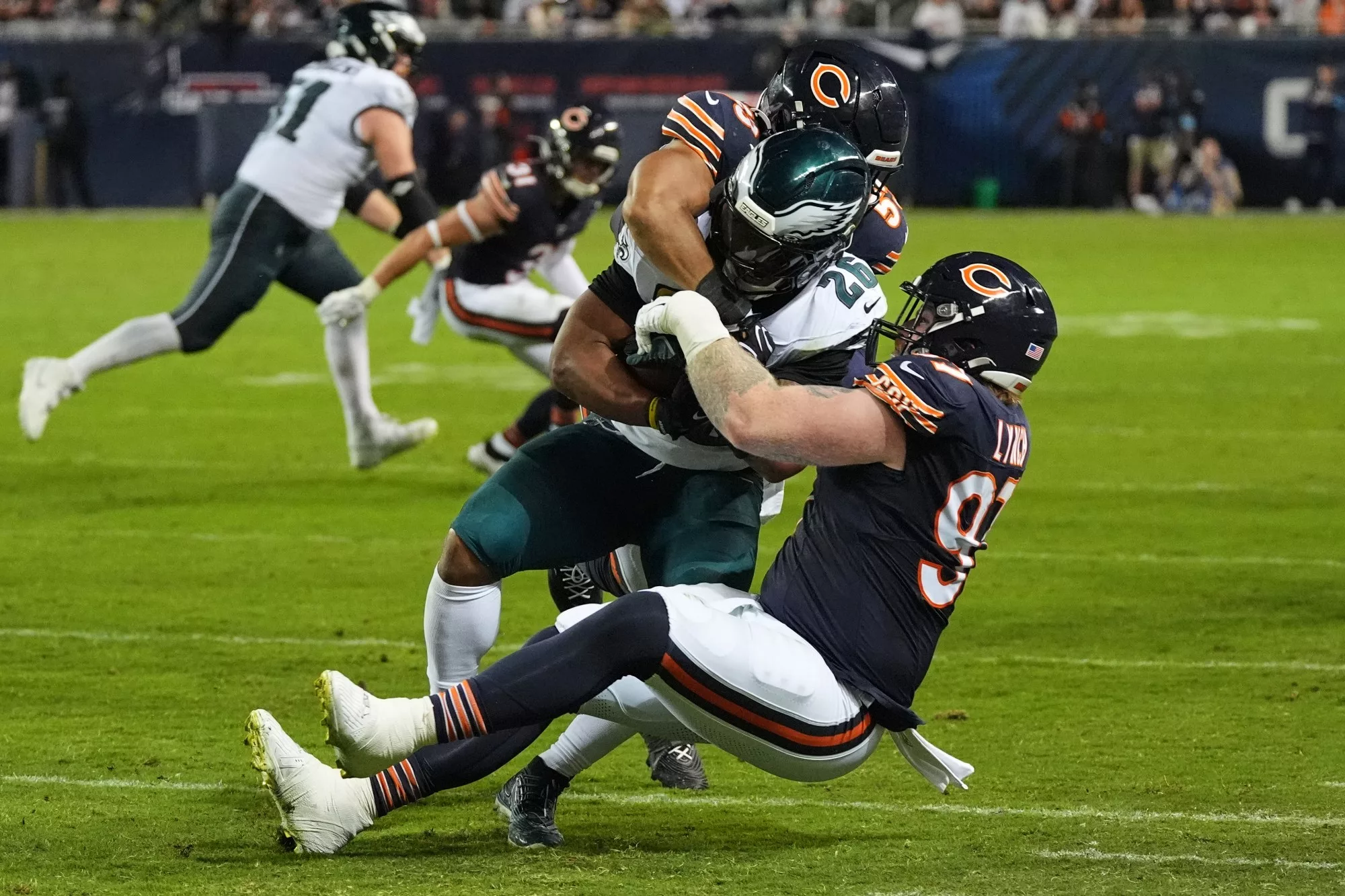 Case Keenum drives Chicago to 3 touchdowns as Bears beat Eagles 27-7