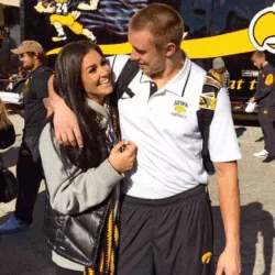 🚨 30 MINUTES AGO, IN IOWA CITY, IOWA, IOWA HAWKEYES LEGEND GEORGE KITTLE WAS OFFICIALLY CONFIRMED AS.....