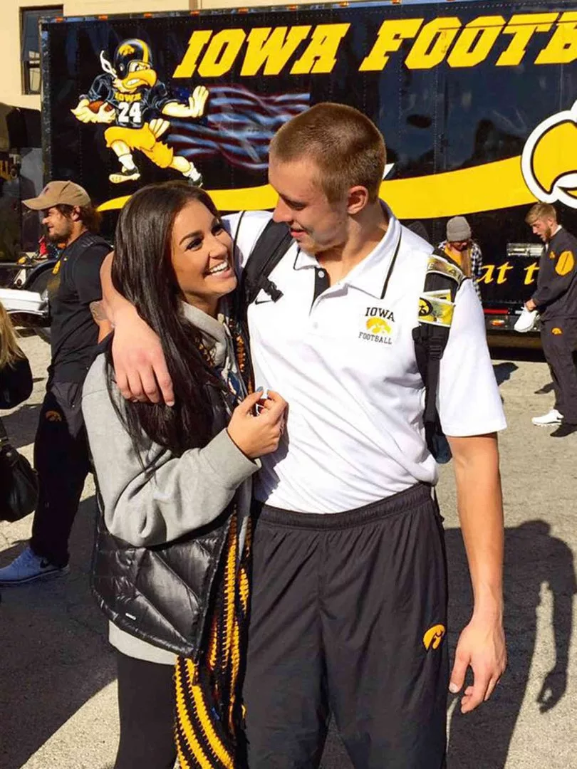 Cover Image for 🚨 30 MINUTES AGO, IN IOWA CITY, IOWA, IOWA HAWKEYES LEGEND GEORGE KITTLE WAS OFFICIALLY CONFIRMED AS…..