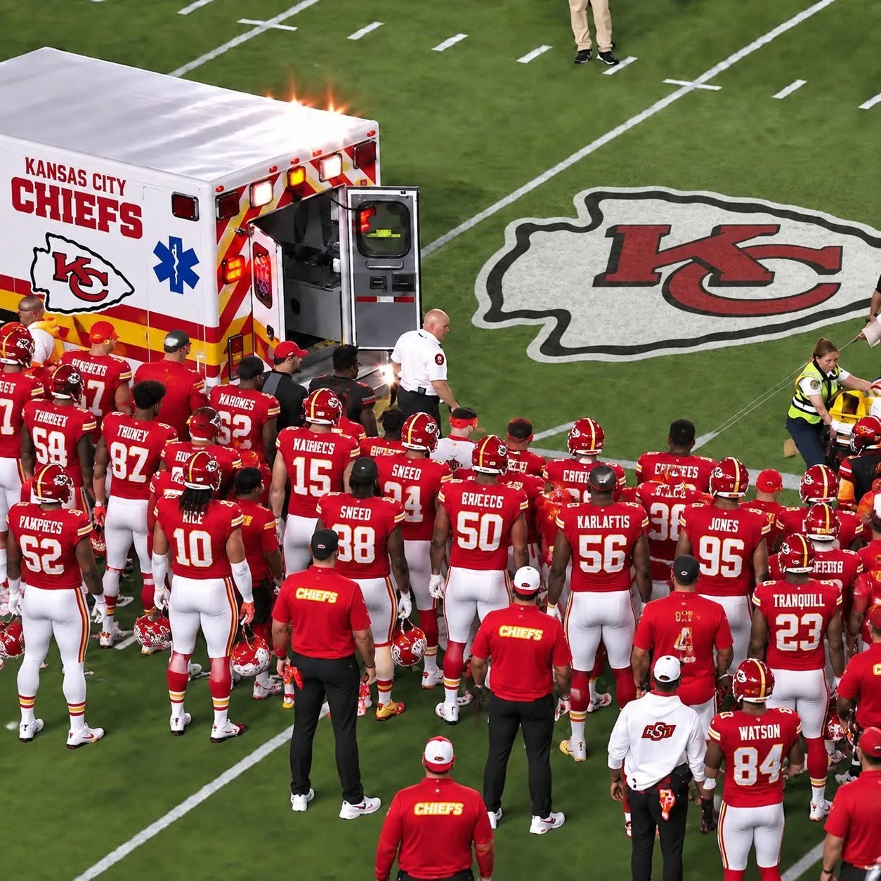 Cover Image for Scariest Football Scene Since Damar Hamlin? Ambulance Rushes Onto Field for Kansas City Chiefs Star [VIDEO]
