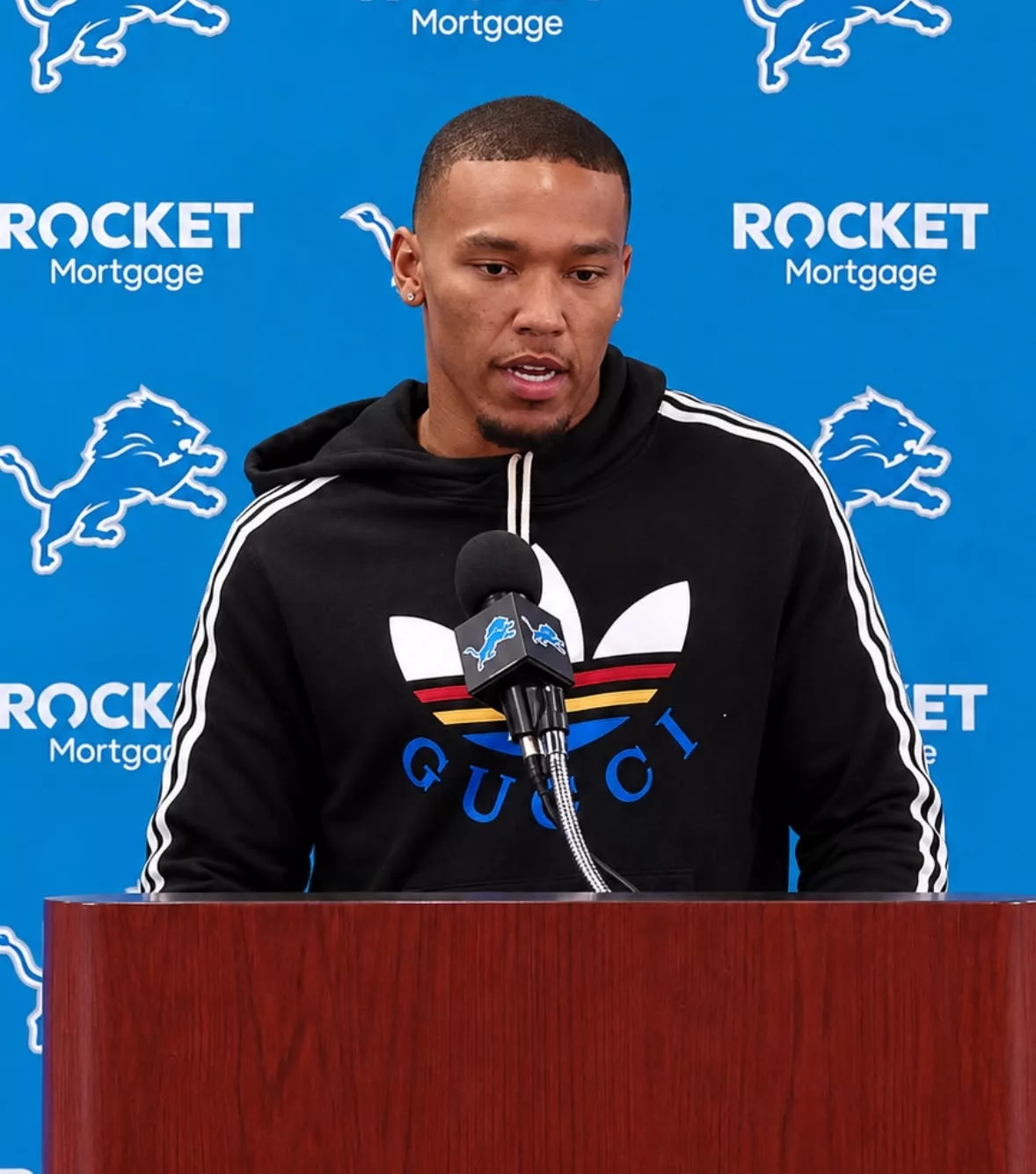 Cover Image for THE ENTIRE NFL WORLD IS IN SHOCK AND TEARS: Just 11 minutes ago, a heartbreaking message was shared — fans around the world and thousands of Detroit Lions supporters expressed their deepest emotions after Lions star Amon-Ra St. Brown announced that…