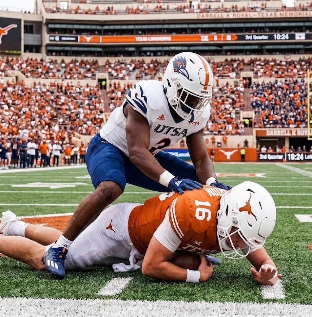 Cover Image for 🚨 TEXAS LONGHORNS Fans Are Terrified to Watch the Replay. What Really Happened to Arch Manning? [VIDEO]
