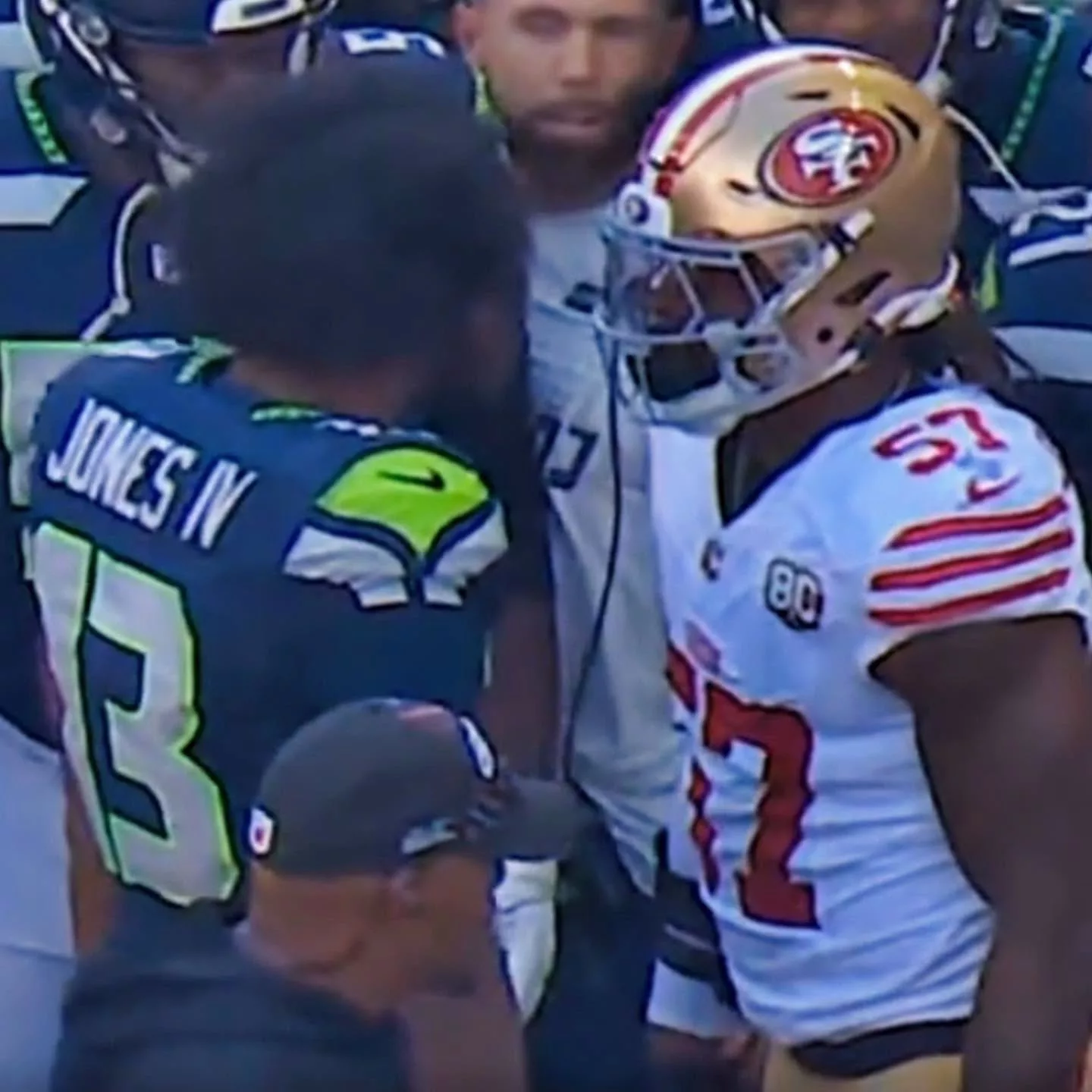 Cover Image for 49ers Dre Greenlaw Ejected For Vicious Headbutt To The Face Of Helmetless Seahawks Player [VIDEO]