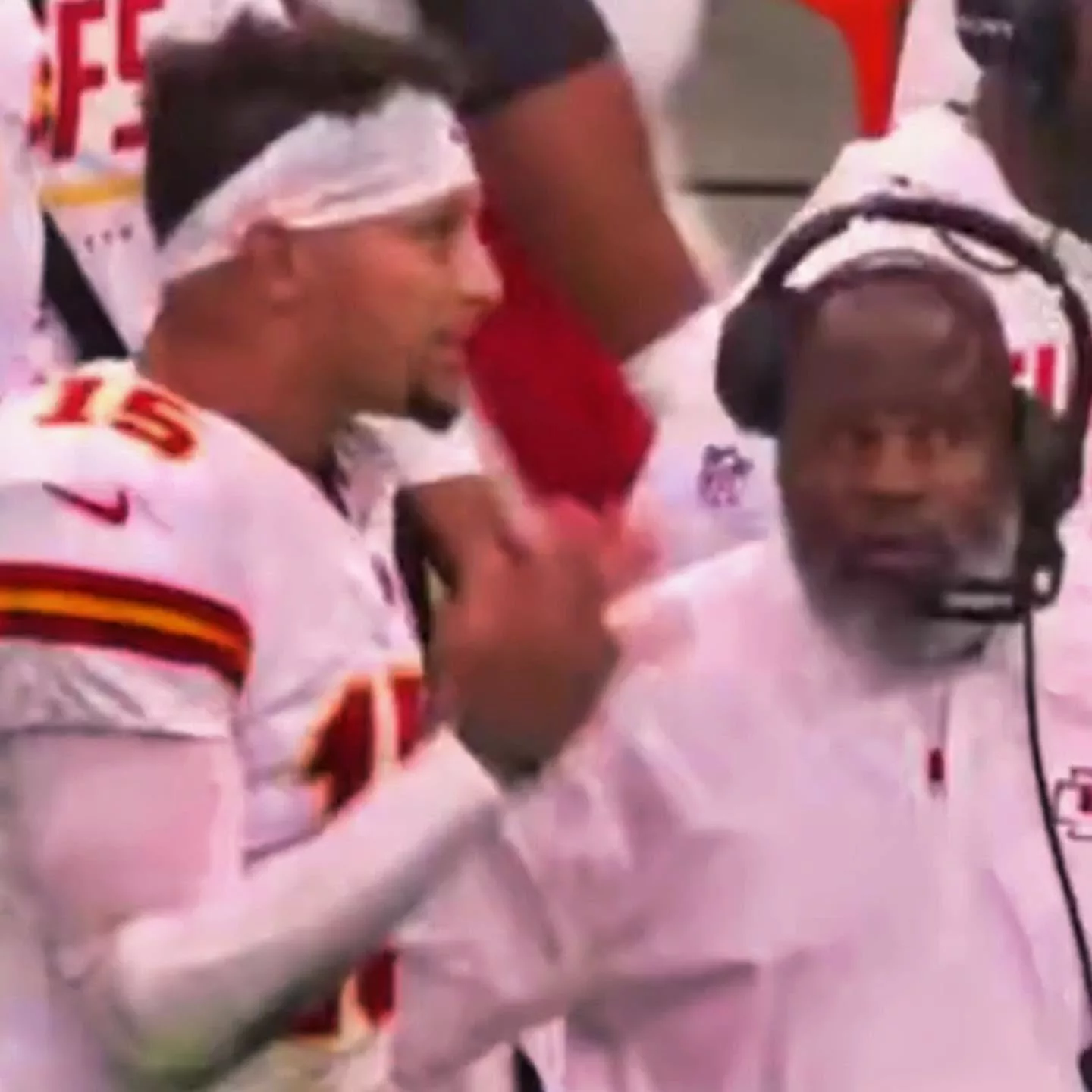 Cover Image for Pissed Off Patrick Mahomes Was Caught On Camera Snapping At Chiefs Coach Eric Bieniemy During Heated Sideline Moment [VIDEO]