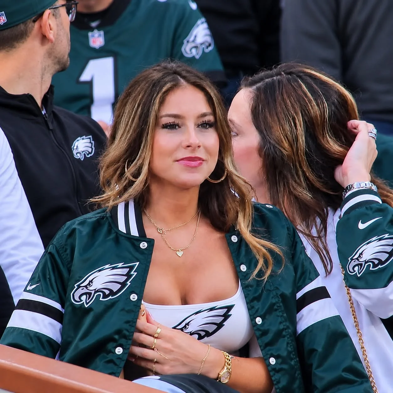 Cover Image for Viral Eagles Fan Promises Sizzling Bikini Photo Reveal If Philadelphia Wins Upcoming Game