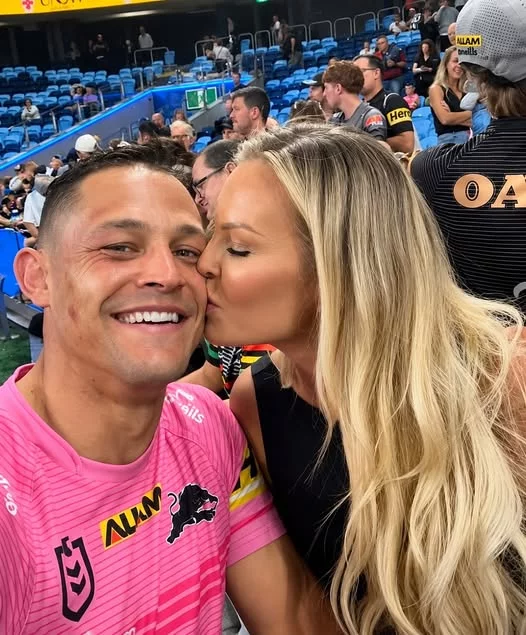 Cover Image for 🚨🔥 PANTHERS STAR SCOTT SORENSEN AND WIFE TAHLIA SET SOCIAL MEDIA BUZZING WITH STUNNING BEACH PHOTOS!  Penrith Panthers star Scott Sorensen and his wife, Tahlia Sorensen, have caught fans’ attention after sharing a series of sun-soaked beach photos — and one detail has everyone talking!  Tahlia turned heads in a striking white thong-style bikini, showing off a confident beach look that quickly sparked reactions across social media. Fans were quick to notice her eye-catching style, with many praising her beauty and summery fashion choice.  While Scott is known for his toughness and commitment on the rugby league field, these relaxed holiday moments offer a different glimpse into the couple’s life away from the spotlight.  The photos have certainly got people talking, but it’s Tahlia’s confident look that seems to be stealing the show!  🔥 What do you think of Tahlia’s beach look — stunning summer style or a bold fashion statement?  👇 Share your thoughts in the comments!