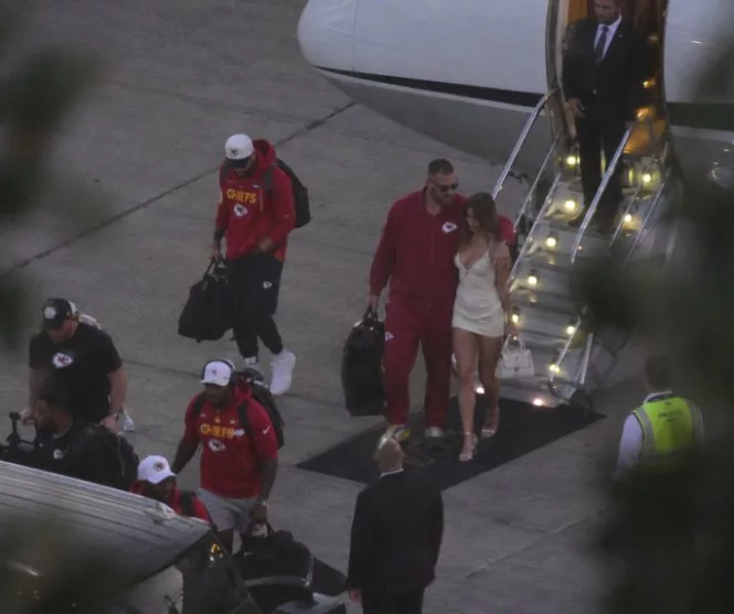 Cover Image for 🚨 SHOCKING MOMENT 30 MINUTES AGO: CCTV footage has been retrieved, capturing the moment Travis Kelce had…