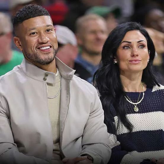 Cover Image for Notre Dame Fighting Irish Rally Around Head Coach Marcus Freeman and Wife Joanna After Devastating Breast Cancer Diagnosis