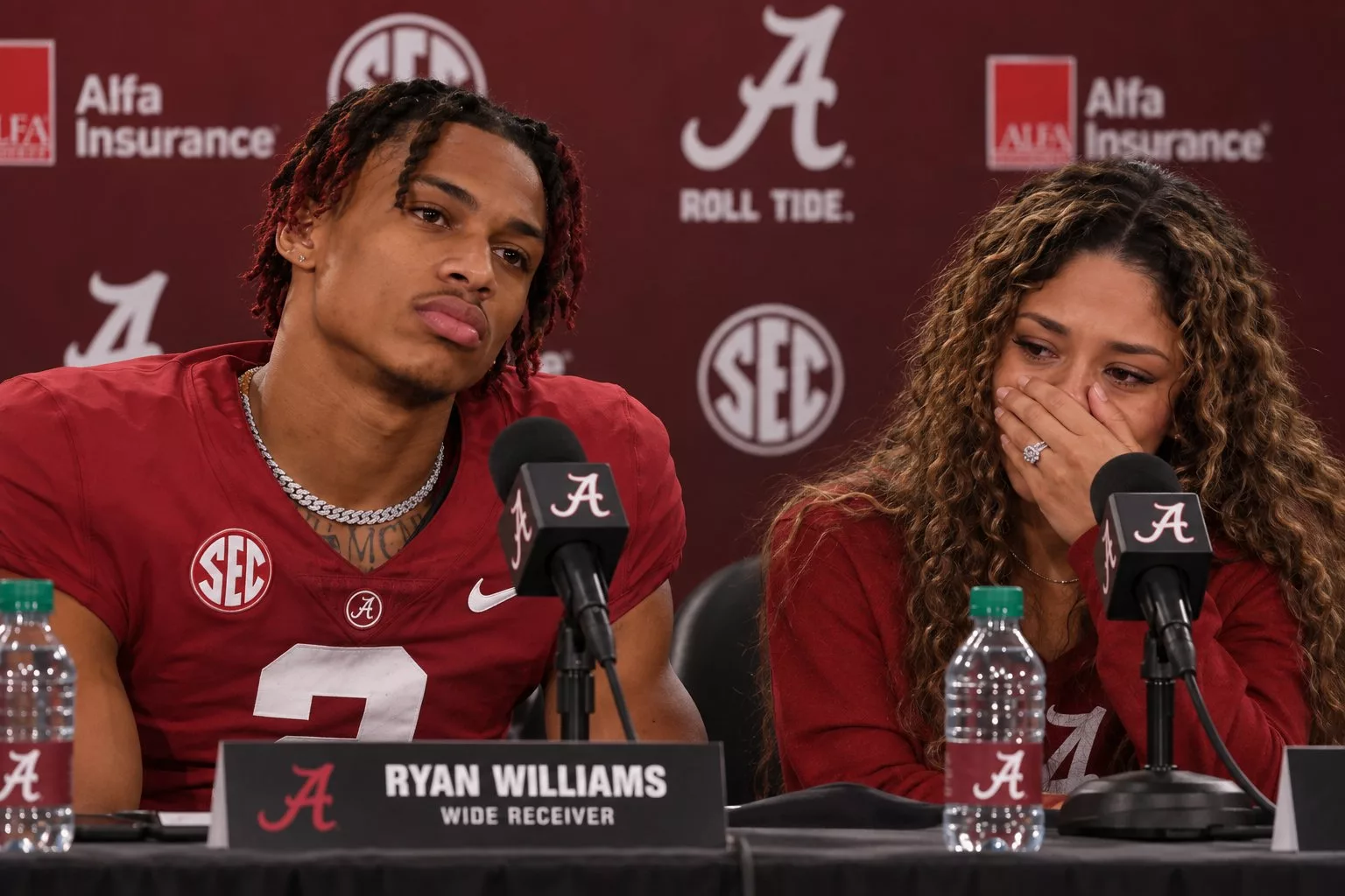 Cover Image for 💔🚨 30 MINUTES AGO IN ALABAMA: RYAN COLEMAN-WILLIAMS & HIS GIRLFRIEND AT THE CENTER OF AN EMOTIONAL NEW DEVELOPMENT — COLLEGE FOOTBALL FANS ARE STUNNED… 😳