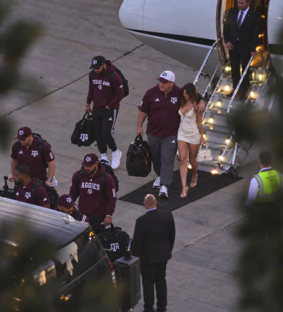 Cover Image for 🔥 SHOCKING MOMENT — JUST 10 MINUTES AGO: CCTV footage has been retrieved, capturing the moment Texas A&M Aggies head coach Mike Elko had…